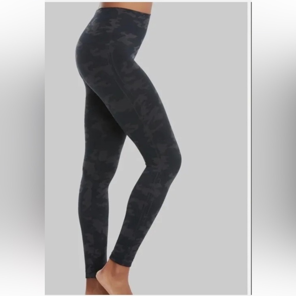Spanx Look At Me Now Seamless Leggings Camo Women